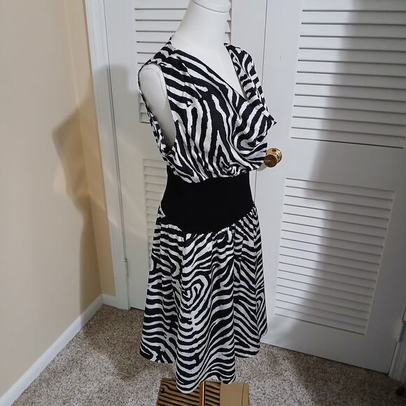 Calvin Klein Med Sleeveless V-Cowl Neck Zebra Black/White Print Dress Easy Care - Picture 8 of 12